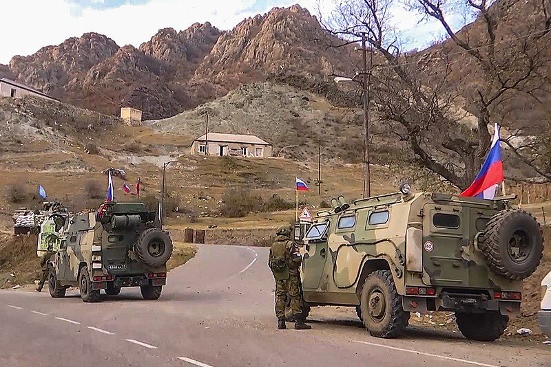 LA RUSSIE COMMENCE À RETIRER SES FORCES DE MAINTIEN DE LA PAIX DU KARABAKH D'AZERBAÏDJAN