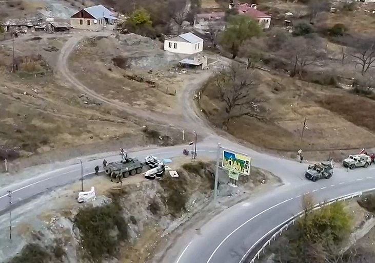 LES SOLDATS DE LA PAIX RUSSES QUITTENT LE KARABAKH POUR L'ARMÉNIE