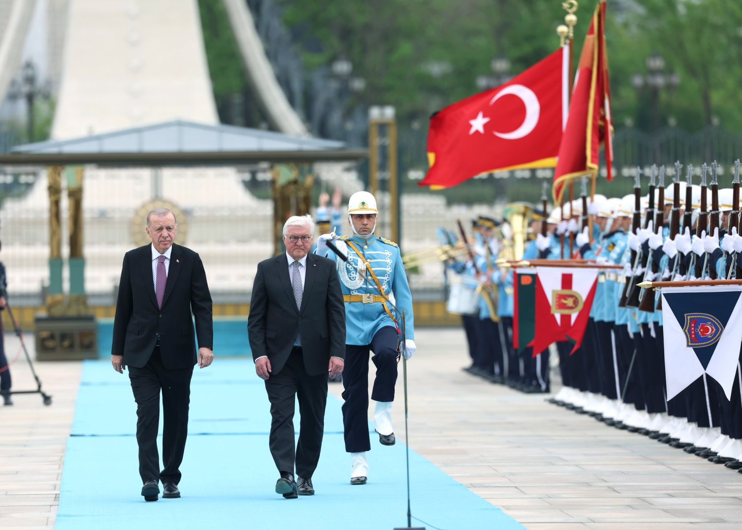 ERDOGAN RÉCLAME À L'ALLEMAGNE LA LEVÉE DES RESTRICTIONS EN MATIÈRE DE DÉFENSE