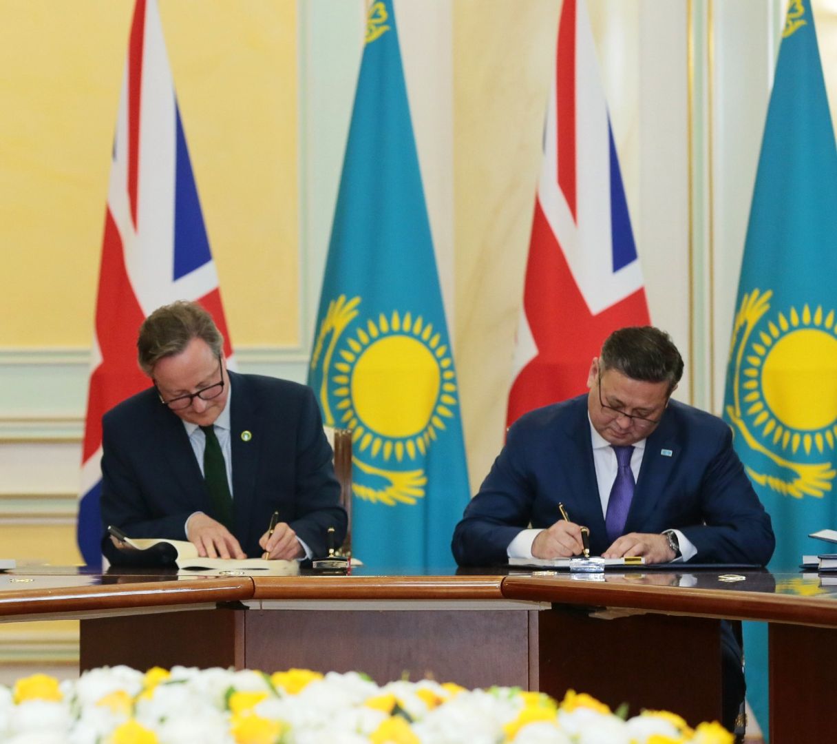 LE ROYAUME-UNI ET LE KAZAKHSTAN SIGNENT UN ACCORD DE PARTENARIAT STRATÉGIQUE ET DE COOPÉRATION