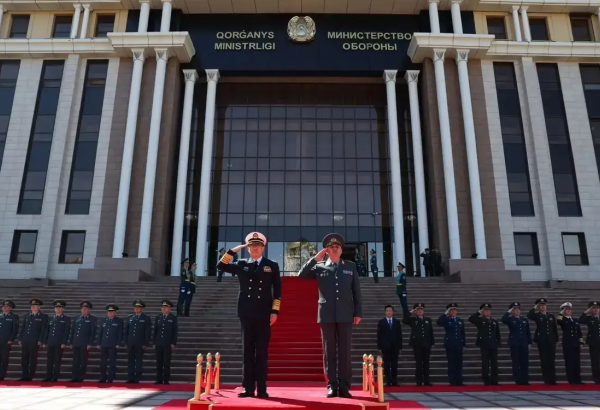 LE KAZAKHSTAN ET LA CHINE SIGNENT UN PLAN DE COOPÉRATION MILITAIRE BILATÉRALE