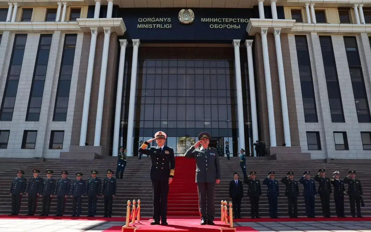 LE KAZAKHSTAN ET LA CHINE SIGNENT UN PLAN DE COOPÉRATION MILITAIRE BILATÉRALE
