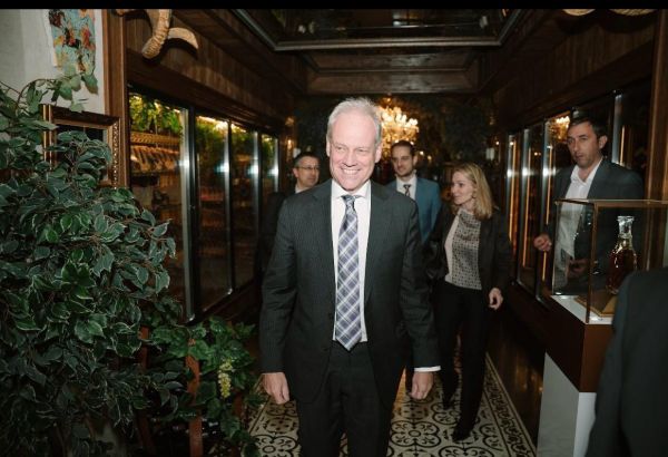 LE DIRECTEUR GÉNÉRAL DE LA COMMISSION EUROPÉENNE ARRIVE EN AZERBAÏDJAN