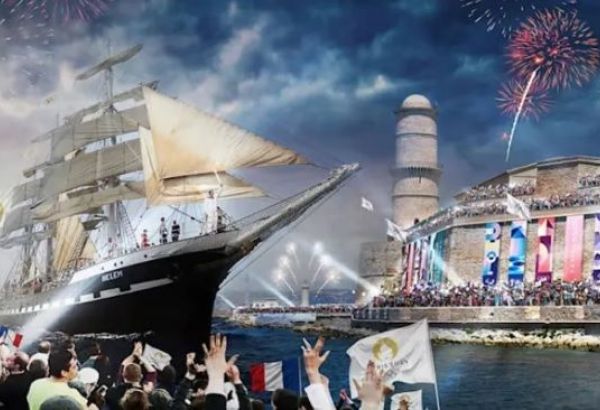 LA FLAMME OLYMPIQUE ARRIVE À MARSEILLE