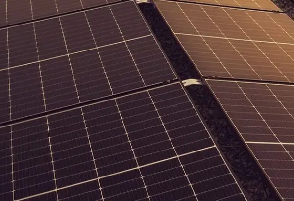 LES INVESTISSEMENTS DANS L'ÉNERGIE SOLAIRE DÉPASSENT TOUTES LES AUTRES FORMES DE L'ÉNERGIE, SELON UN RAPPORT DE L'AIE