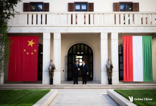 XI JINPING À BUDAPEST: LA HONGRIE ET LA CHINE SIGNENT UN ACCORD DE COOPÉRATION STRATÉGIQUE