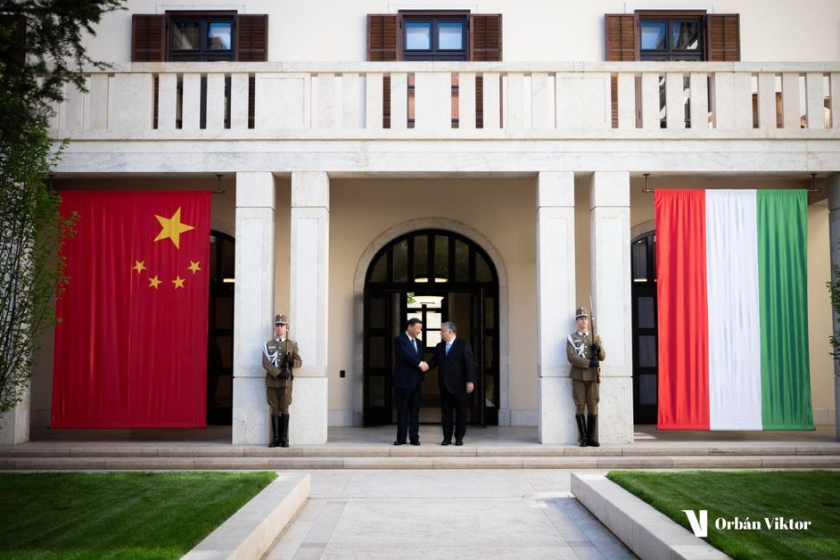 XI JINPING À BUDAPEST: LA HONGRIE ET LA CHINE SIGNENT UN ACCORD DE COOPÉRATION STRATÉGIQUE