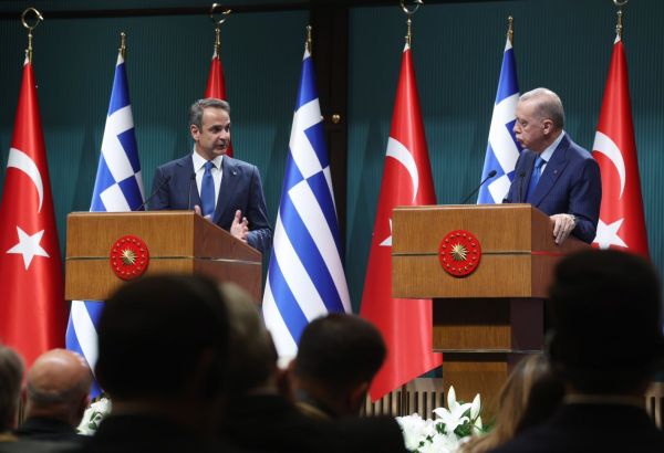 LA TURQUIE ESTIME QU'IL N'Y A « PAS DE PROBLÈMES INSOLUBLES » DANS SES RELATIONS AVEC LA GRÈCE