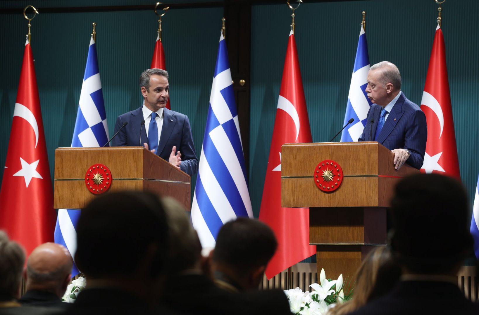 LA TURQUIE ESTIME QU'IL N'Y A « PAS DE PROBLÈMES INSOLUBLES » DANS SES RELATIONS AVEC LA GRÈCE