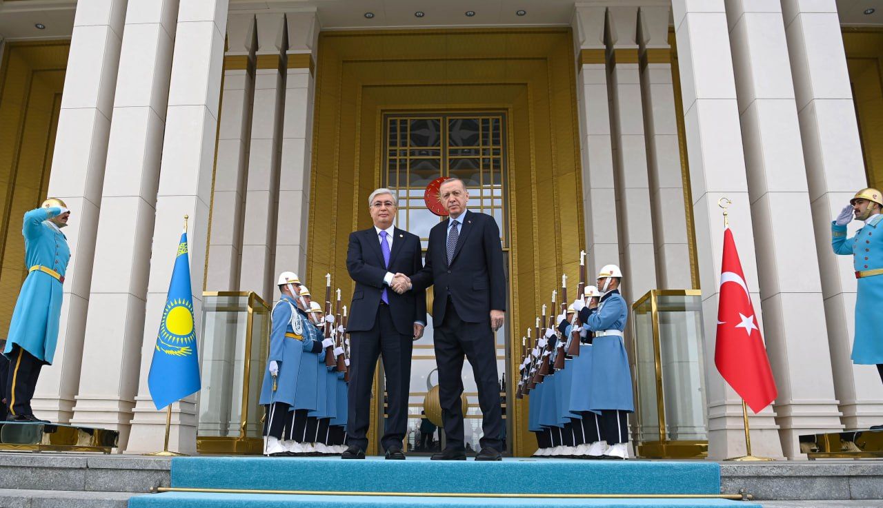 LE PRÉSIDENT DU KAZAKHSTAN ET SON HOMOLOGUE TURC DISCUTENT DE QUESTIONS MONDIALES ET RÉGIONALES