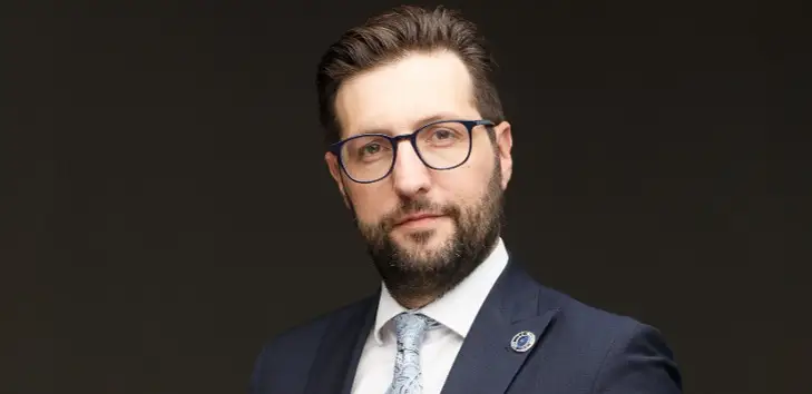 LA BANQUE EUROPÉENNE POUR LA RECONSTRUCTION ET LE DÉVELOPPEMENT NOMME UN DIRECTEUR GÉNÉRAL PAR INTÉRIM POUR L'ASIE CENTRALE