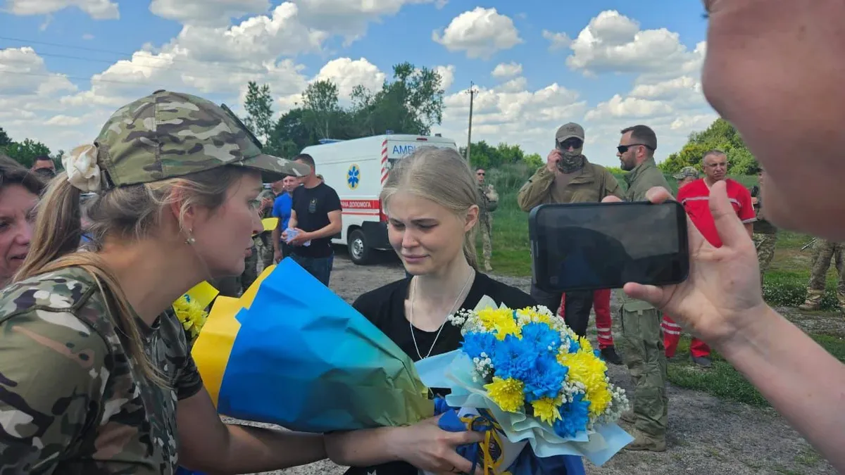 LA RUSSIE ET L'UKRAINE ÉCHANGENT 150 PRISONNIERS DE GUERRE DANS LE CADRE D'UN ACCORD NÉGOCIÉ PAR LES ÉAU