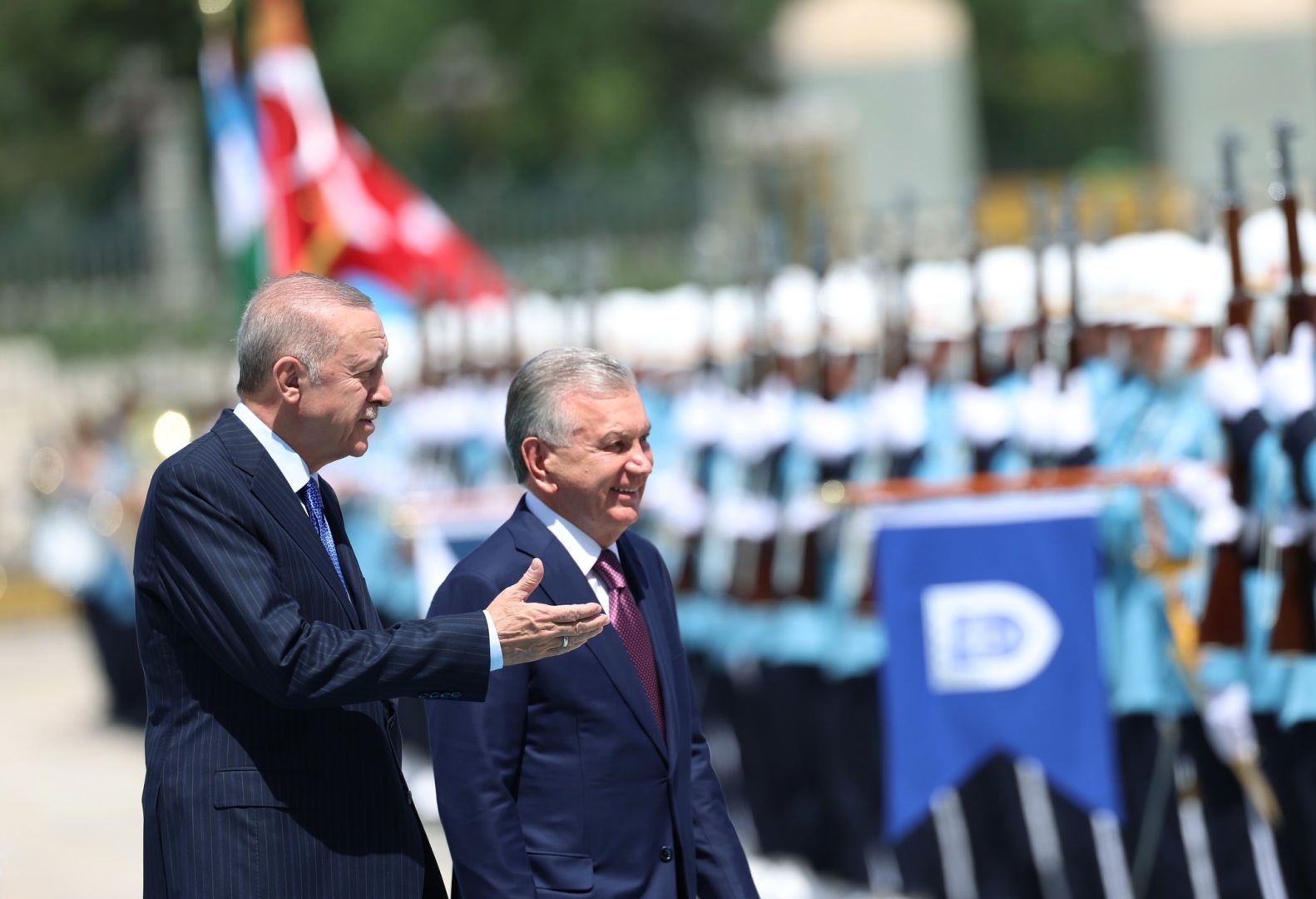 LES PRÉSIDENTS DE L'OUZBÉKISTAN ET DE LA TURQUIE S'ENTRETIENNENT À ANKARA