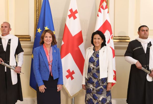 L'AMBASSADRICE AMÉRICAINE EST PRÉOCCUPÉE PAR LE FAIT QUE LES AUTORITÉS GÉORGIENNES QUALIFIENT LES ÉTATS-UNIS ET L'UE D'ENNEMIS