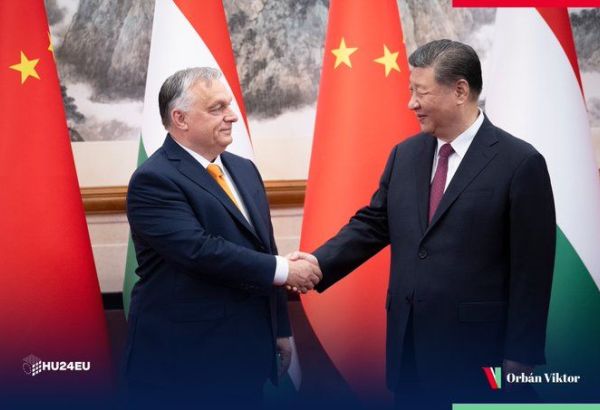 LE PREMIER MINISTRE HONGROIS ARRIVE EN CHINE