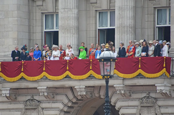 LE PALAIS DE BUCKINGHAM OUVRE SES PORTES AUX VISITEURS
