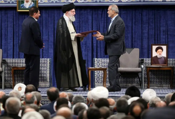 LE PARLEMENT IRANIEN APPROUVE L'ENSEMBLE DU CABINET DU NOUVEAU PRÉSIDENT