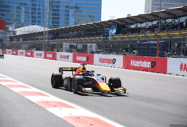 LE GRAND PRIX DE FORMULE 1 D'AZERBAÏDJAN DÉPUTE PAR DES COURSES PALPITANTES