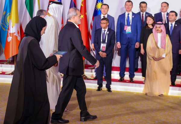LE PRÉSIDENT IRANIEN RENCONTRE LES DIRIGEANTS DU HAMAS AU QATAR