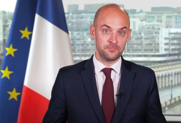 LE CHEF DE LA DIPLOMATIE FRANÇAISE APPELLE À LA DESTRUCTION DES ARMES CHIMIQUES EN SYRIE