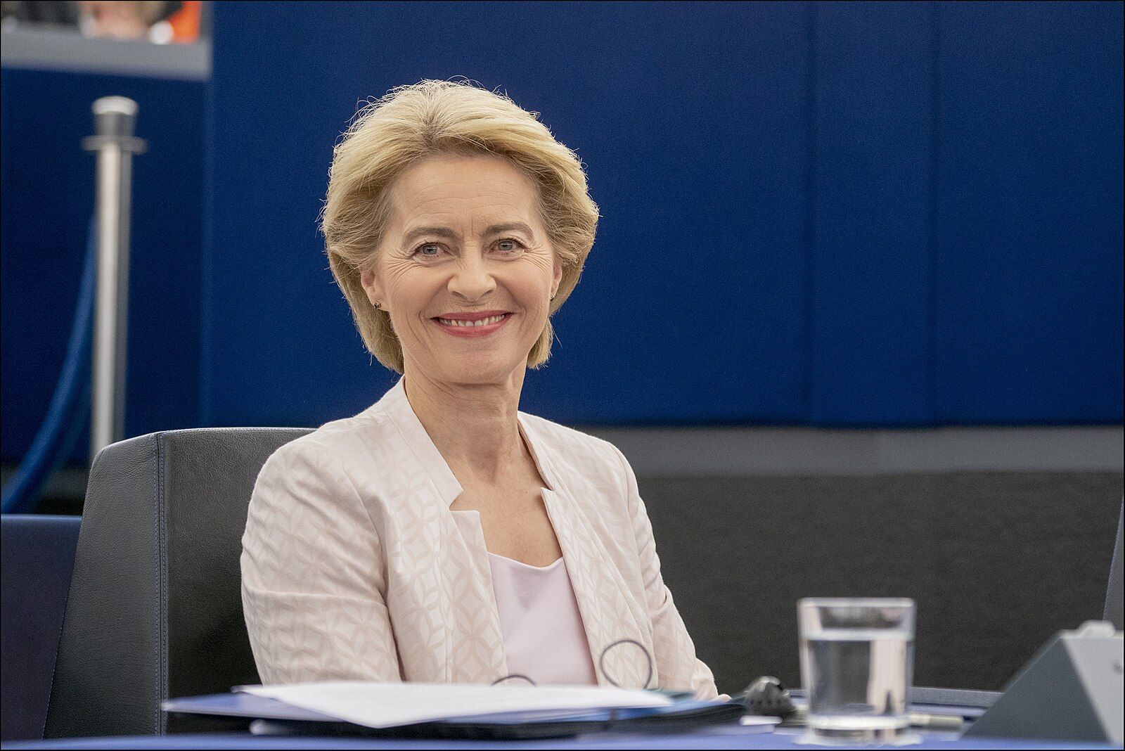 LE PARLEMENT EUROPÉEN APPROUVE LA NOUVELLE COMMISSION EUROPÉENNE