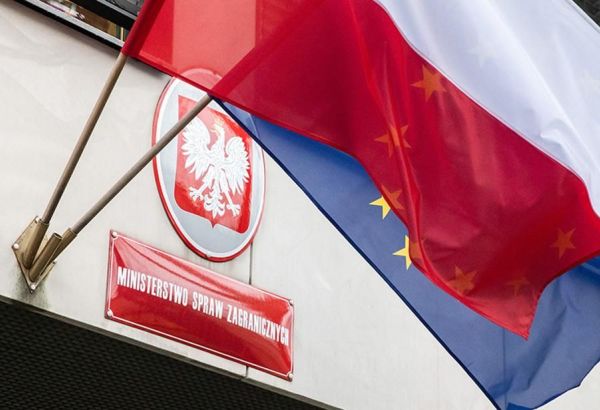 LA RUSSIE EXPULSE DES DIPLOMATES POLONAIS ET FERME LE CONSULAT POLONAIS EN GUISE DE REPRÉSAILLES