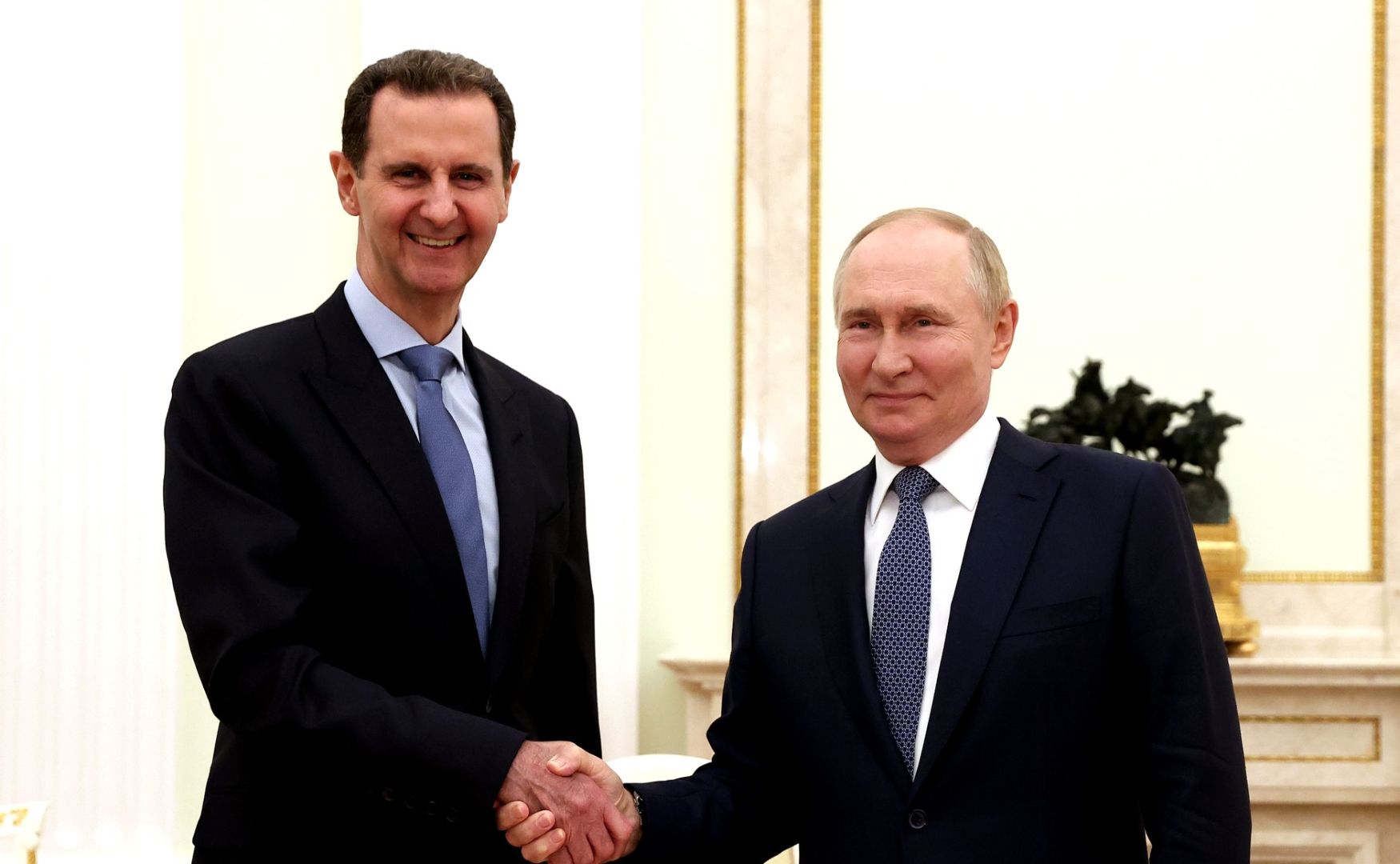 LE PRÉSIDENT SYRIEN ASSAD S'EST RÉFUGIÉ À MOSCOU APRÈS SON ÉVICTION ET S'EST VU ACCORDER L'ASILE PAR LA RUSSIE