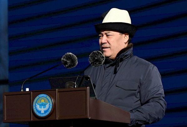 AVIATION: LE PRÉSIDENT KIRGHIZ DÉCLARE QUE SON PAYS VA SORTIR DE LA LISTE NOIRE ET OUVRIR DES VOLS DIRECTS VERS L'EUROPE