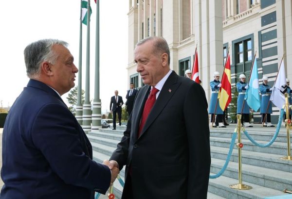 LE PM HONGROIS ORBAN RENCONTRE LE PRÉSIDENT TURC POUR PROMOUVOIR LA PAIX ENTRE LA RUSSIE ET L'UKRAINE