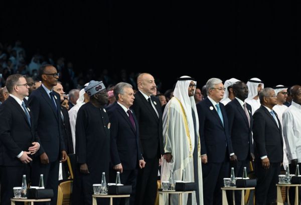LE SOMMET MONDIAL SUR LES ÉNERGIES DU FUTUR 2025 DÉBUTE À ABOU DHABI