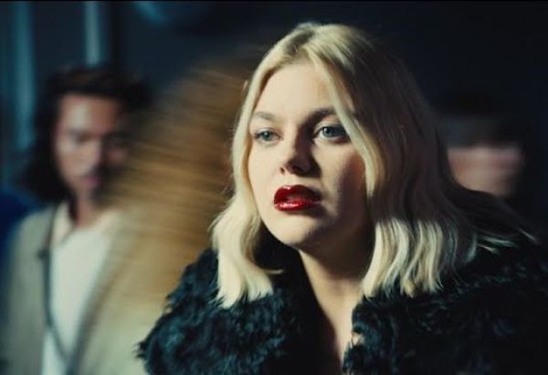 FRANCE À L'EUROVISION 2025 : LOUANE BRANDIRA LE DRAPEAU TRICOLORE À BÂLE