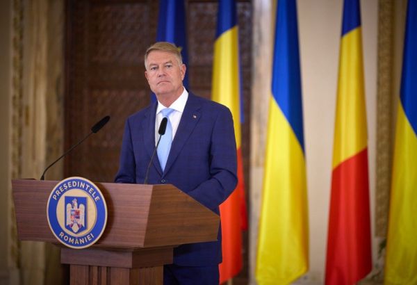LE PRÉSIDENT ROUMAIN VA DÉMISSIONNER À LA SUITE D'UNE CRISE DE DESTITUTION