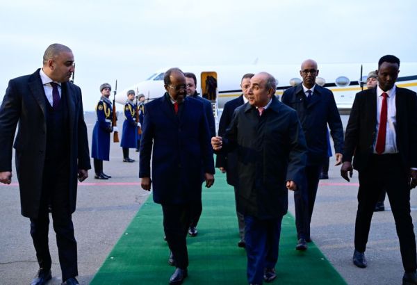 LE PRÉSIDENT SOMALIEN ENTAME SA VISITE OFFICIELLE EN AZERBAÏDJAN