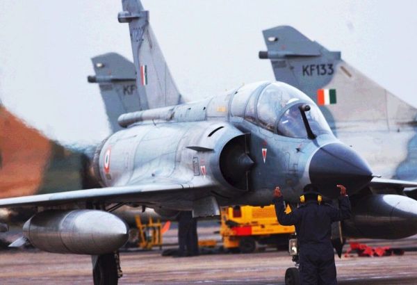 L'UKRAINE RENFORCE SA DÉFENSE AÉRIENNE EN UTILISANT POUR LA PREMIÈRE FOIS DES MIRAGE 2000 FRANÇAIS