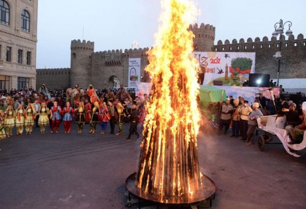 LES PAYS DU MONDE TURCIQUE CÉLÈBRENT LA FÊTE DE NOVROUZ POUR ACCUEILLIR LE PRINTEMPS