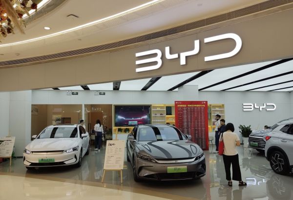 LE GÉANT CHİNOİS DES VÉHİCULES ÉLECTRİQUES BYD DÉPASSE TESLA EN TERMES DE VENTES EN 2024