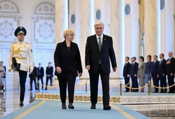 LA PRÉSIDENTE DE LA SLOVÉNIE ARRIVE AU KAZAKHSTAN POUR UNE VISITE OFFICIELLE