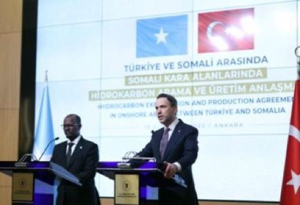LA TURQUIE ET LA SOMALIE SIGNENT UN ACCORD D'EXPLORATION ET DE PRODUCTION D'HYDROCARBURES POUR LES ZONES TERRESTRES