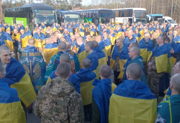 L'UKRAINE ET LA RUSSIE PROCÈDENT AU PLUS GRAND ÉCHANGE DE PRISONNIERS DEPUIS LE LANCEMENT DE LA GUERRE