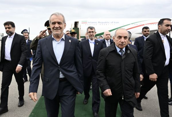 LE PRÉSIDENT IRANIEN ARRIVE EN AZERBAÏDJAN POUR UNE VISITE OFFICIELLE