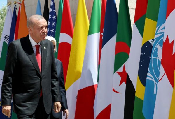 LA TURQUIE SE DIT PRÊTE À ACCUEILLIR DES POURPARLERS DE PAIX ENTRE LA RUSSIE ET L'UKRAINE, DÉCLARÉ ERDOGAN À MACRON