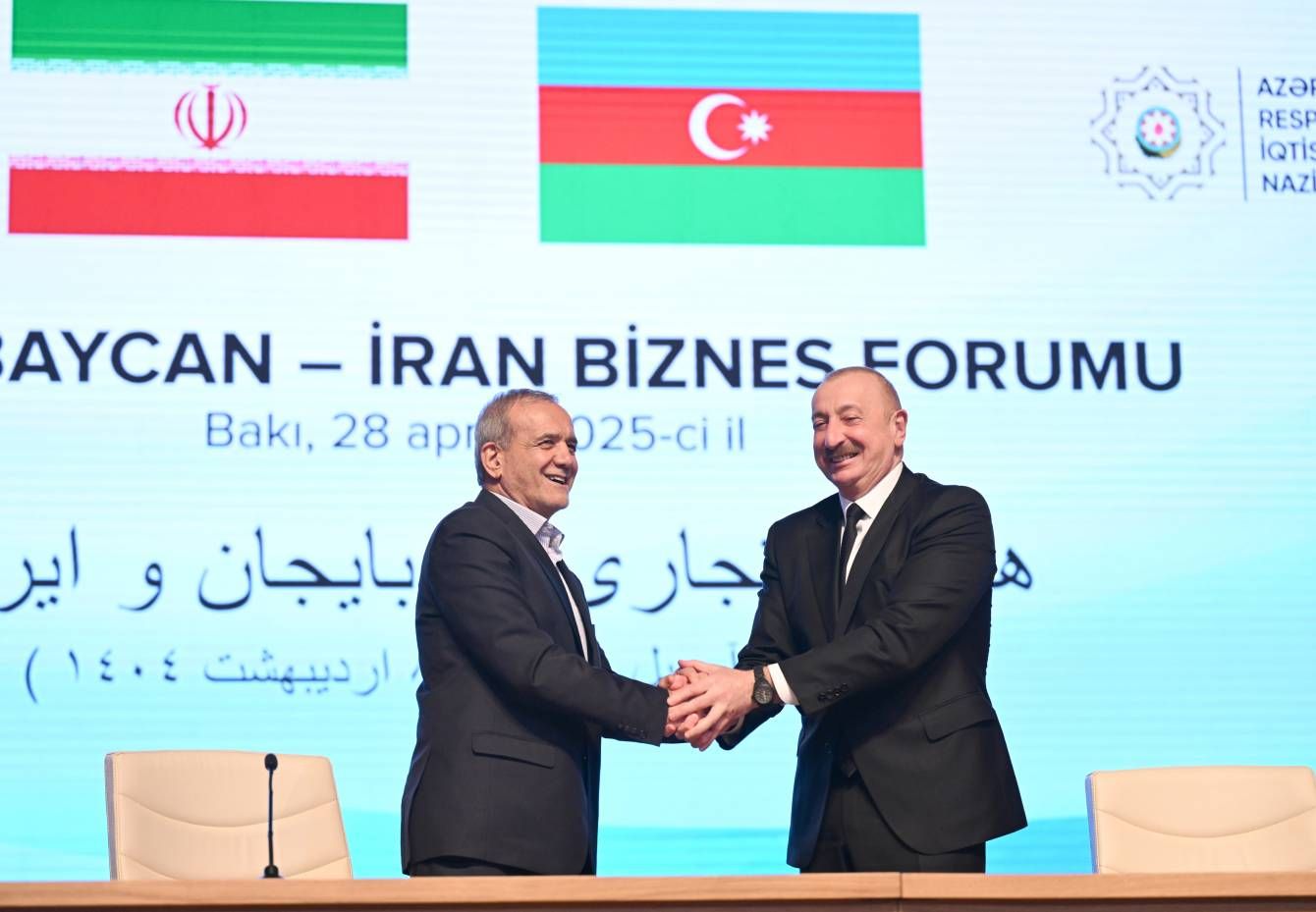 LE PRÉSIDENT IRANIEN ANNONCE UN PLAN STRATÉGIQUE TÉHÉRAN-BAKOU POUR RENFORCER LA COOPÉRATION BILATERALE ENTRE LES DEUX PAYS