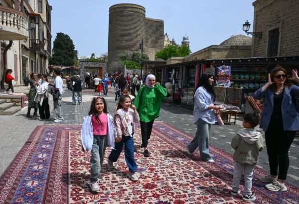 BAKOU: LA VIEILLE VILLE HISTORIQUE ACCUEILLE LE FESTIVAL INTERNATIONAL DU TAPIS