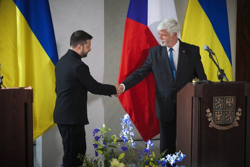 GUERRE EN UKRAINE: LA RÉPUBLIQUE TCHÈQUE AFFIRME D'AVOIR LIVRÉ 500 000 OBUS À KIEV EN 2025