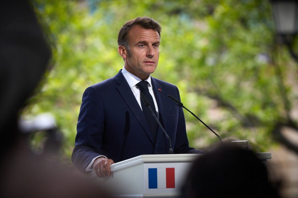 MACRON SE REND EN GRANDE-BRETAGNE À L'INVITATION DU ROI CHARLES III