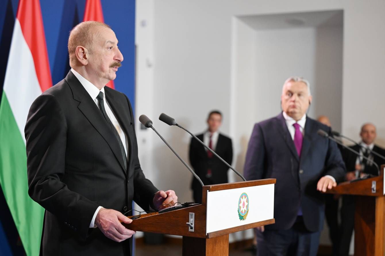 LE PRÉSIDENT ILHAM ALIYEV ÉVOQUE L'ÉTAT ACTUEL DU PROCESSUS DE PAIX ENTRE L'AZERBAÏDJAN ET L'ARMÉNIE À BUDAPEST