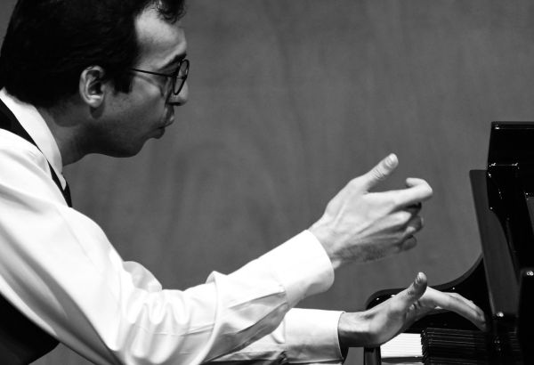 UN PIANISTE AZERBAÏDJANAIS RÉCOMPENSÉ À L'ÉCOLE NORMALE DE MUSIQUE DE PARIS