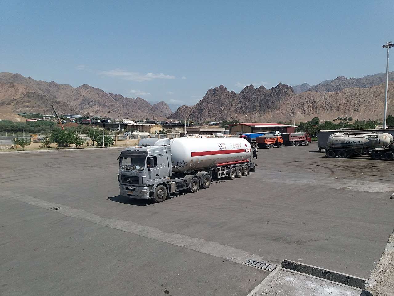 LES TENSIONS RÉGIONALES AFFECTENT LE COMMERCE ARMÉNIEN: LES MARCHANDISES SONT BLOQUÉES EN IRAN