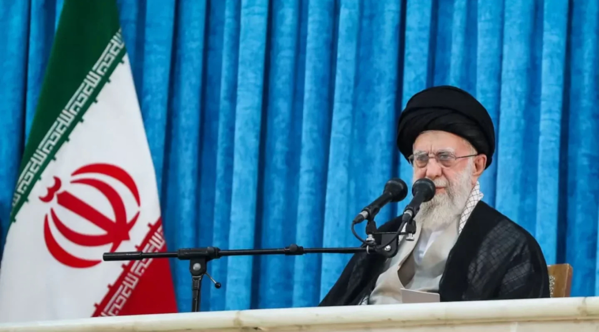 KHAMENEI DÉCLARE QUE L'IRAN NE SE PLIERA PAS À L'APPEL À LA REDDITION DE TRUMP