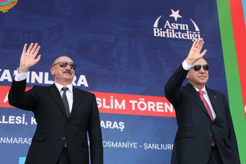 LA TURQUIE ET L'AZERBAÏDJAN ŒUVRENT ENSEMBLE À LA RECONSTRUCTION DE LA VILLE DE KAHRAMANMARAS, DÉVASTÉE PAR UN TREMBLEMENT DE TERRE